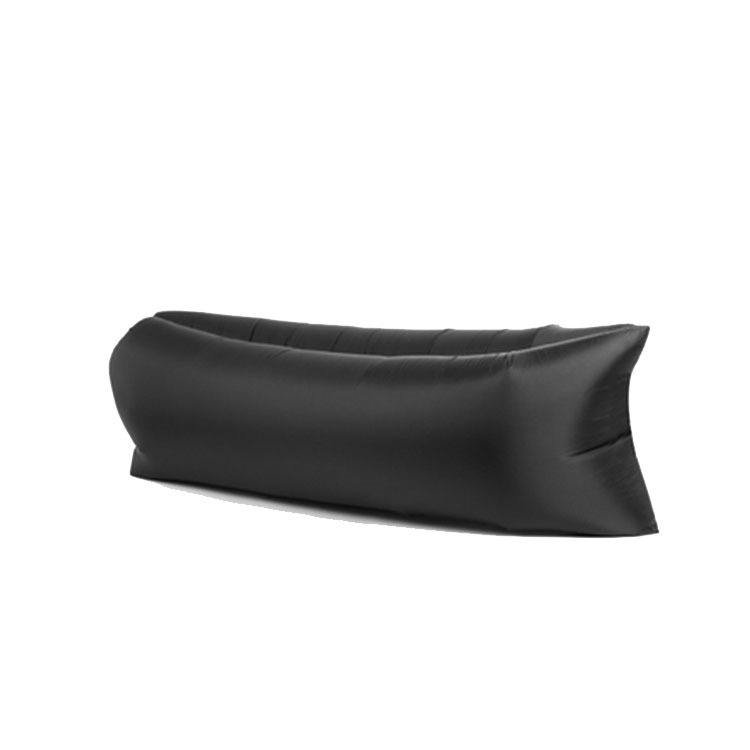Faules aufblasbares Sofa im Freien