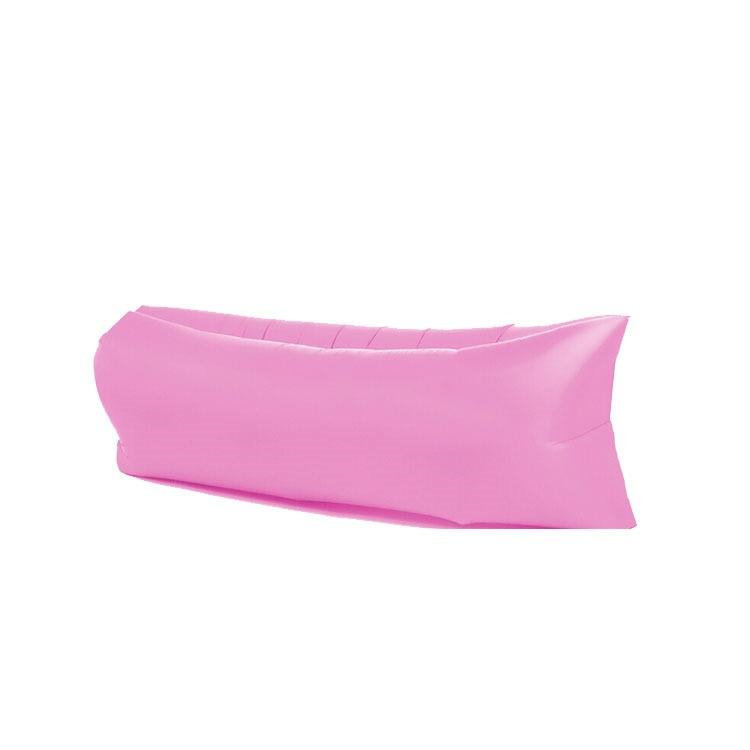 Faules aufblasbares Sofa im Freien