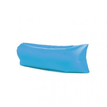 Faules aufblasbares Sofa im Freien