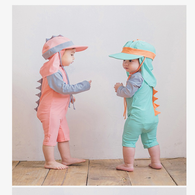GBlinker Das Baby ist niedlich und bequem in einer Dinosaurier Bademode