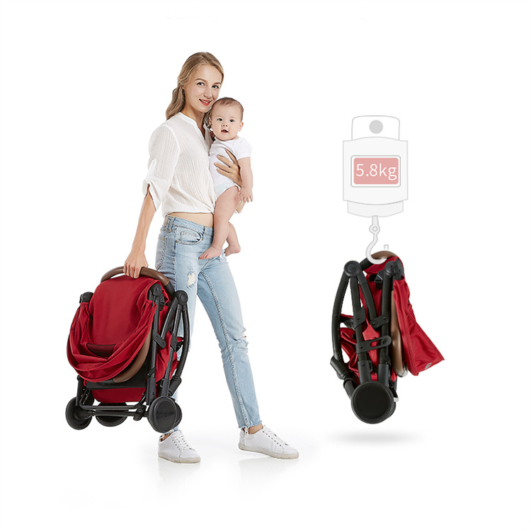 KUB Hoch -Landschaft kann gefaltet und in einem Babywagen sitzen