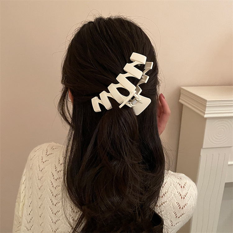 Wenbei Vollfarbige mattierte hohle Acryl Hai Clip