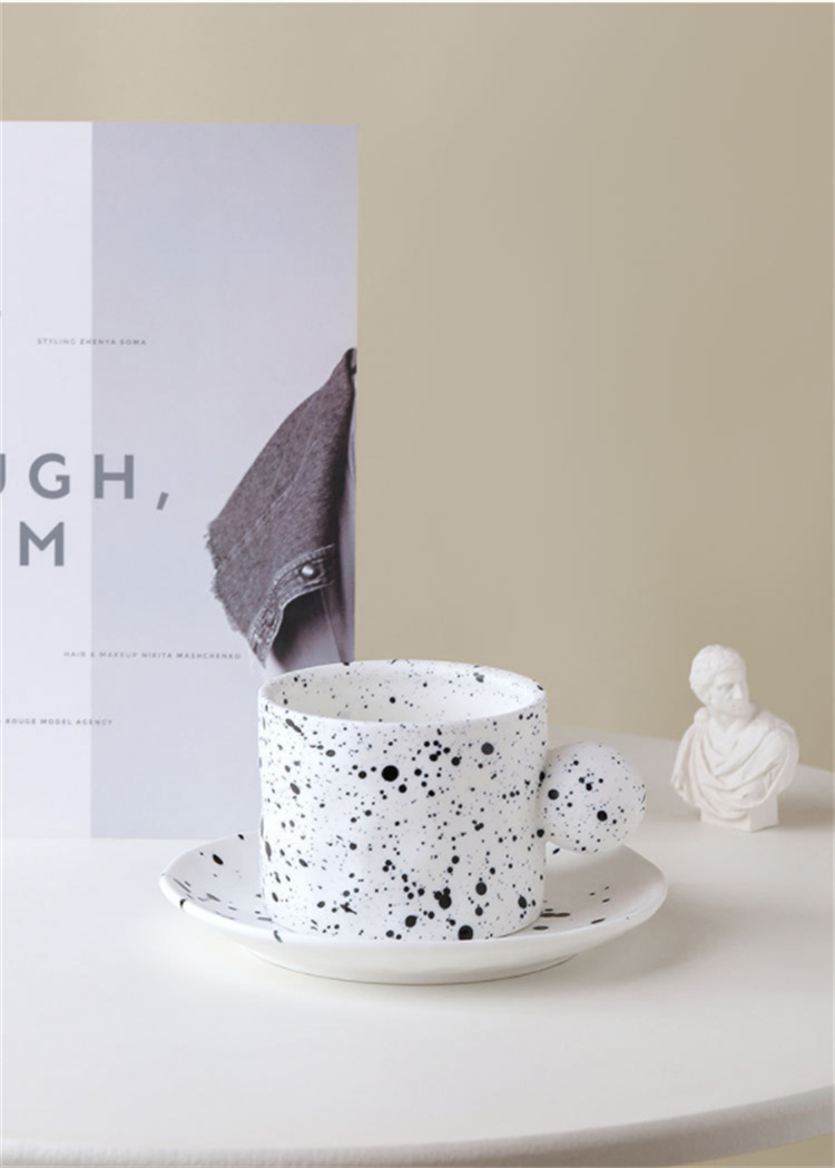 Manuelle Tinte spritzt runde Kugelgriff Kaffeetasse