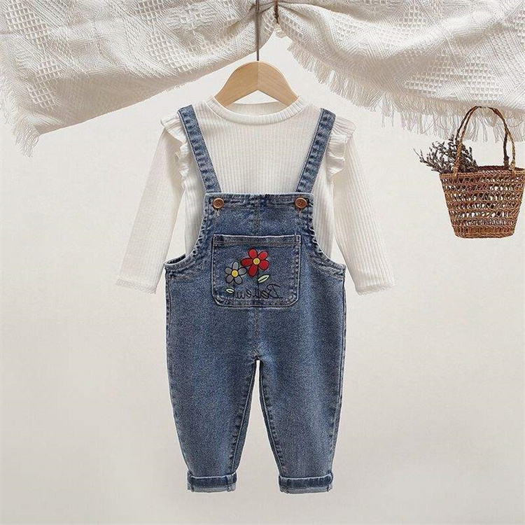 Adorable Basic Mantel für Mädchen aus einfarbiger Baumwolle mit Rüschen