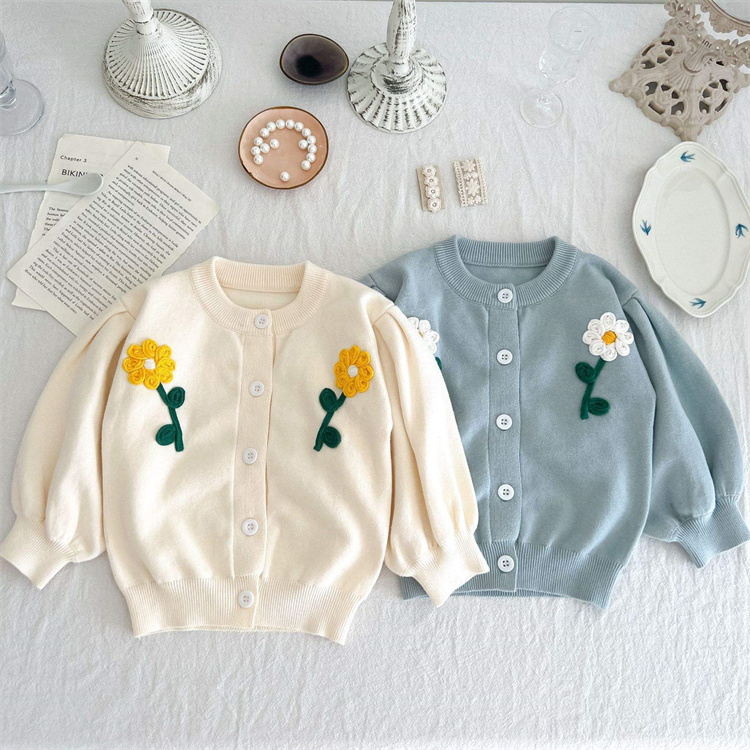 Exports Pullover mit Blumenstickerei