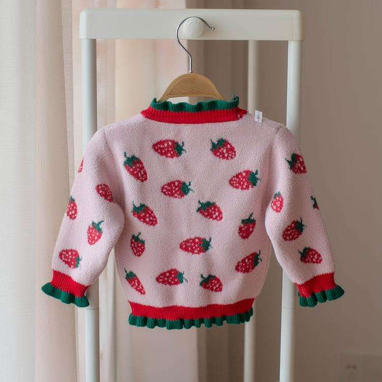 Adorable Erdbeer Pullover mit Rüschen für Mädchen