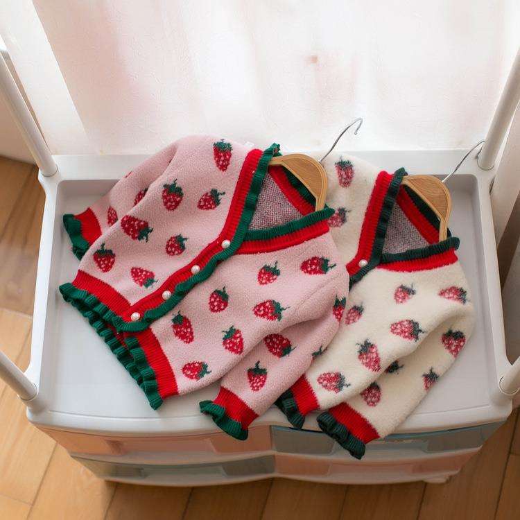 Adorable Erdbeer Pullover mit Rüschen für Mädchen