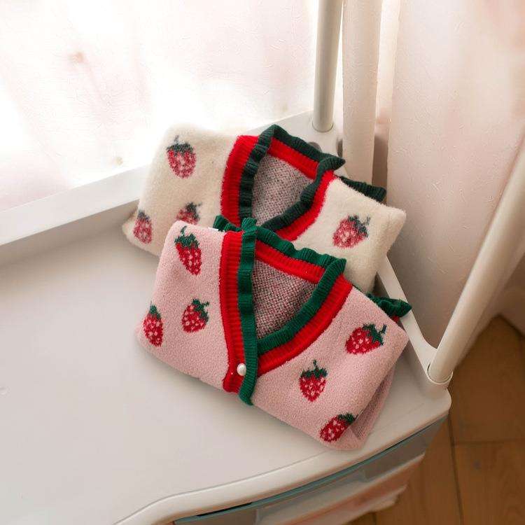 Adorable Erdbeer Pullover mit Rüschen für Mädchen