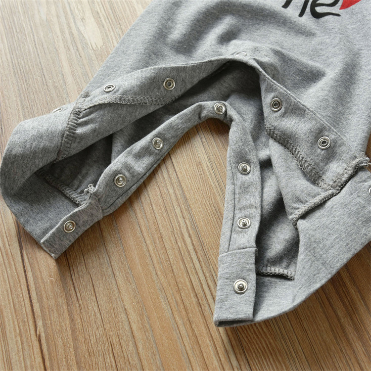 Chancheng Baby Langarm Jumpsuit aus Baumwolle mit Buchstaben bedruckt