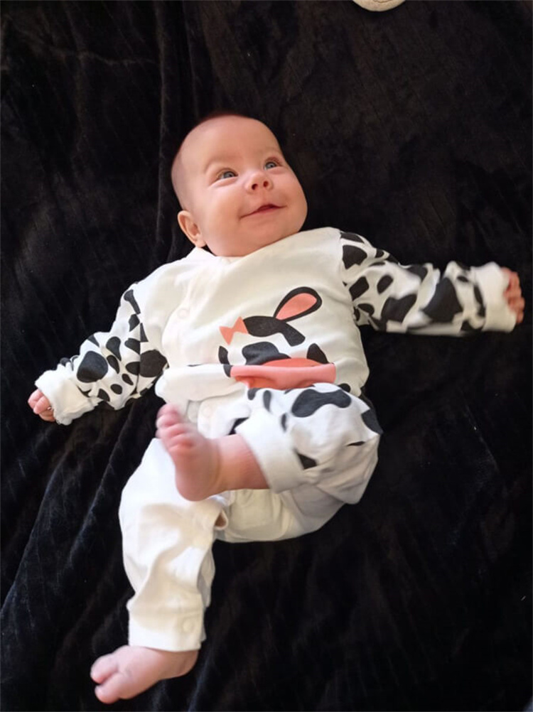 Lenbay Baby Langarm Jumpsuit aus Bio Baumwolle mit Kuh Print