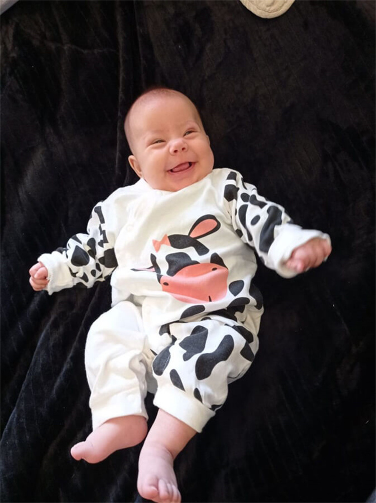 Lenbay Baby Langarm Jumpsuit aus Bio Baumwolle mit Kuh Print
